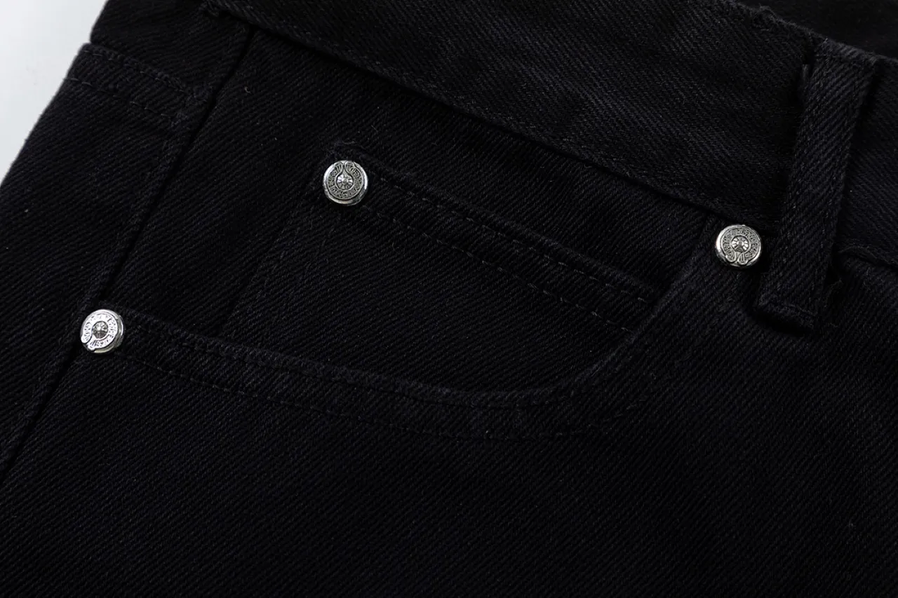 KE950#P230 The only correct leather label version on the market Chrome Hearts CH Cross embroidery distressed jeans Top ceiling quality 100% correct version The correct version is here!  Believe me this must be the best quality you will ever come across! ! Excellent value for money! !  Styles with different washes and textures are very friendly to people with thin legs and thick legs. The straight version is very flattering to the shape of the legs. The moderate length is timeless and easy to match. It is the basis of various styles and a must-have in the wardrobe! ! Add a little stacking to easily control the clean fit trend that has exploded this year. The fabric is stiff but also makes the upper body soft without losing texture. The sides and cuffs of some styles have a bone-wash effect. The vintage flavor pops up all at once. It’s really hard not to love it! ✅Correctly customize the Croxin metal leather label on the back panel. It is not sold directly with the cross on the finished jeans. 1:1 copying strives for excellence and the details are perfectly grasped. ✅The cross leather label is clear and smooth. Exquisite turning top craftsmanship. ✅Buttons, zippers and hardware are all customized versions of the Croxin LOGO. ✅High-cost washing process. Size: 28 30 32 34 36 (5 sizes)